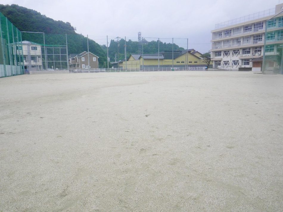 神田小学校のグラウンドの写真